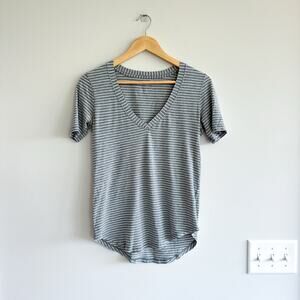 Lululemon Love Tee Striped Short Sleeve V-Neck T-Shirt Gray White 4